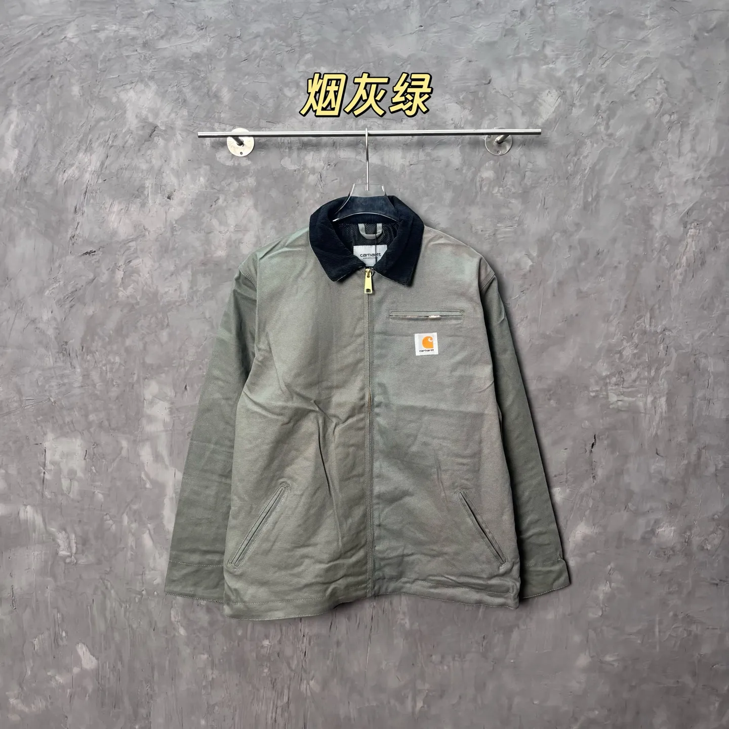 Main recommendation 📝05336# 153 Correct version·Seven-color lining mesh thin jacket 💥 Carhartt WIP Carhartt Detroit Retro Canvas heavy work jacket 🌈Color: Brown Purple White Black Petrol Blue Smoke Gray Size: S-XL Carhartt, founded in San Francisco, USA, is a clothing brand in the industrial era of the United States. It mainly produces work pants and work jackets. It is one of the suppliers of military clothing for the US military. To this day, Carhartt is still a street fashion brand with popularity and brand charm. If you talk about work wear-style clothing, you have to think of Carhartt. Carhartt is famous for manufacturing high-quality workwear with excellent quality, comfort and durability. Its products are mostly made of high-grade fabric materials and are suitable for all kinds of extremely harsh working environments.